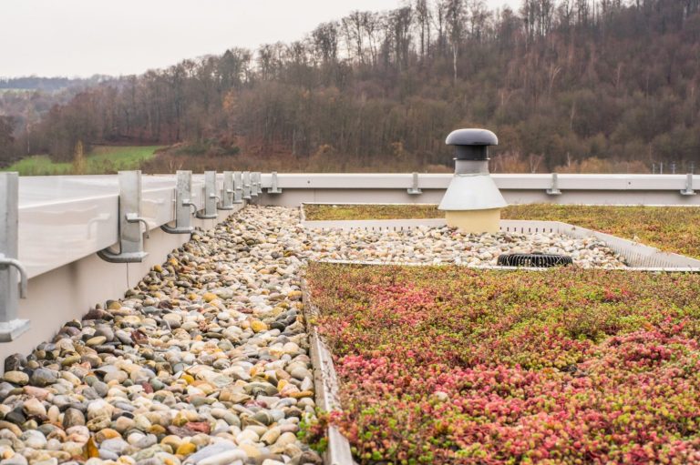 Detailabdichtungen, Balkonbeschichtungen, Terrassenbeschichtungen, Bedachungen, Bitumen, bituminöse Abdichtungen, Sondagen, Sonideröffnungen, Begrünungen, Carports, Langenthal, Sanierungen, Unterhalt, Wartungen, Service